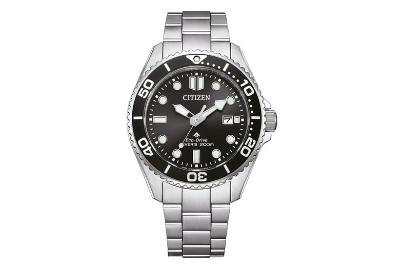 Reloj Citizen Promaster Eco-Drive BN0261-51E con esfera negra y pulsera de acero plateada