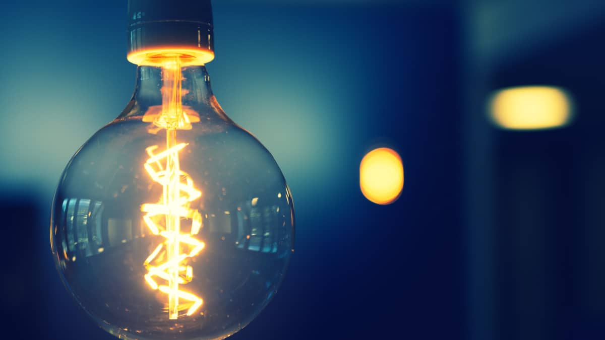 Las tarifas de luz más baratas en octubre según la OCU