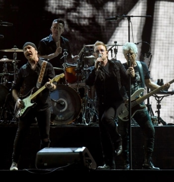 U2 en uno de sus conciertos en Australia