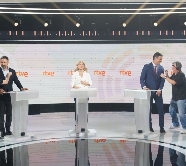 Sánchez acepta un cara a cara con Feijóo en una tele privada y exige que el debate a cuatro sea en RTVE