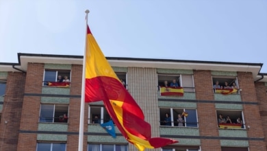 ¿Te pueden multar por poner la bandera de España en el balcón? Esto es lo que dice la ley y las sanciones que enfrentas