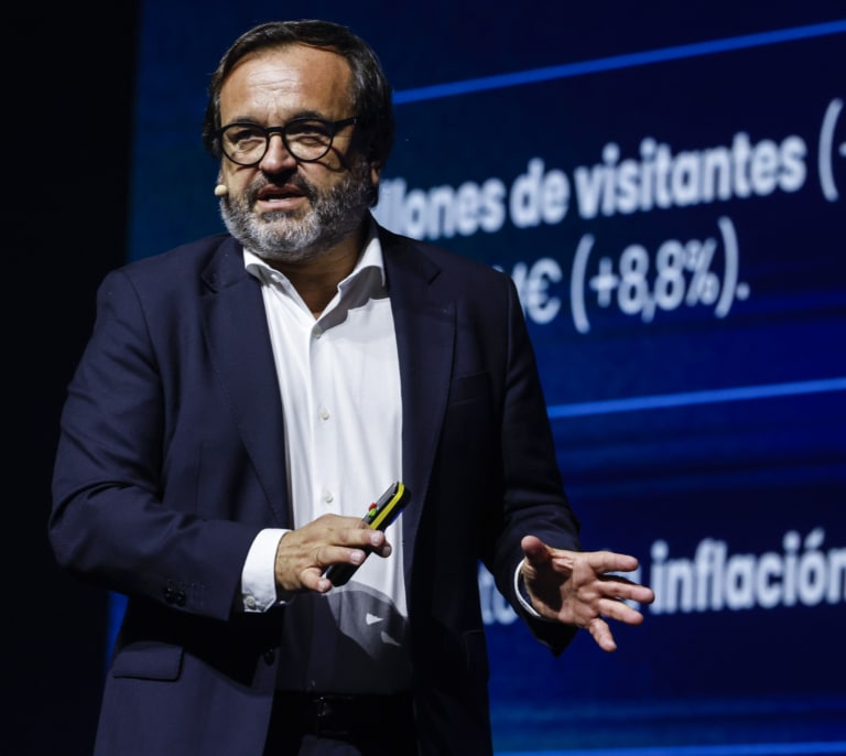 Fabricantes y distribuidores piden bajar más impuestos para relanzar el consumo y un Gobierno "que no polarice"