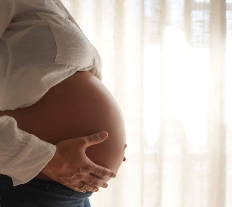 El 'reloj social' puede pesar más que el biológico: las españolas llegan a la maternidad hasta seis años más tarde de lo que deseaban