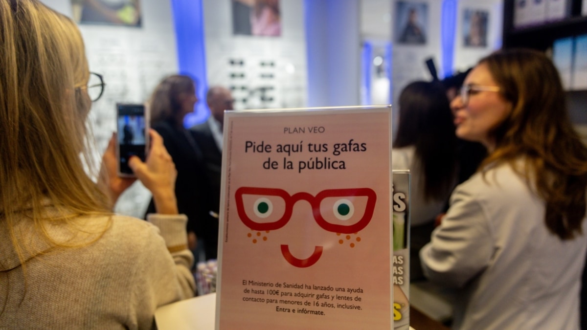 MLa ministra de Sanidad, Mónica García, presenta el Plan VEO