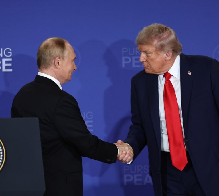 Trump anuncia un acuerdo con Putin para que Rusia suministre combustible diésel a EEUU y al mercado global