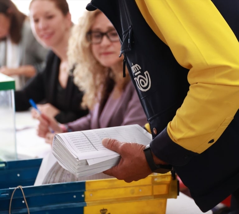 CSIF exige reforzar Correos con 15.000 contrataciones para el 29-N en plena polémica política sobre la seguridad del voto por correo