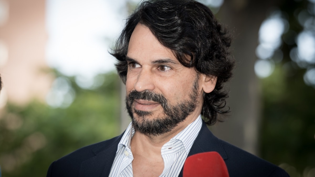 El juez imputa por presunto soborno a Fernando Camino, el directivo de Quirón que contrató a la pareja de Ayuso