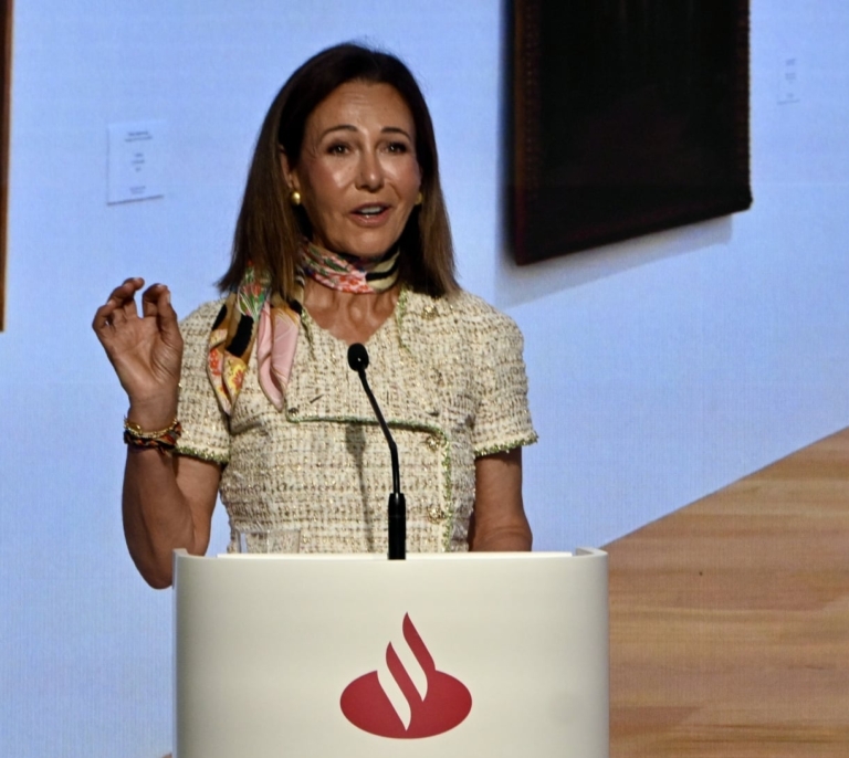 El Santander eleva su beneficio un 20% hasta los 12.405 millones en los primeros nueve meses por la venta de Polonia