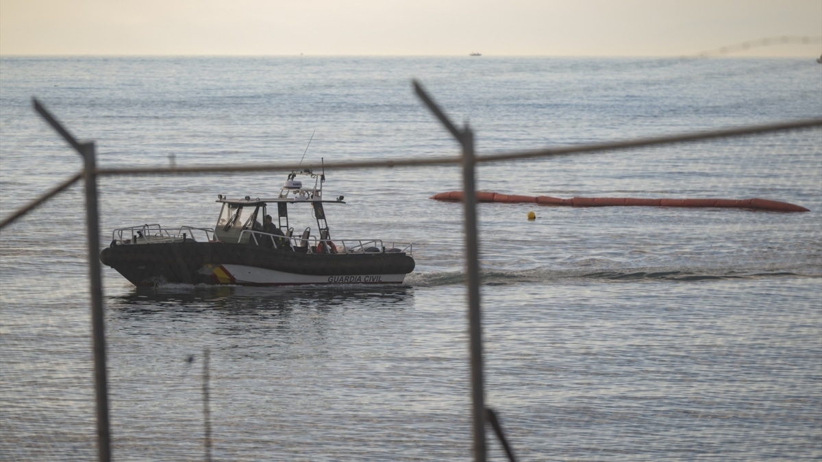 Efectivos de la Guardia Civil, Policía Nacional y Ejército vigilan la frontera del Tarajal, a 23 de septiembre de 2026, en Ceuta