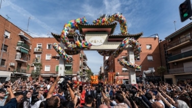 Madrid ya tiene su arco chino en Usera (y Almeida lo celebra: "Será un icono para la ciudad")
