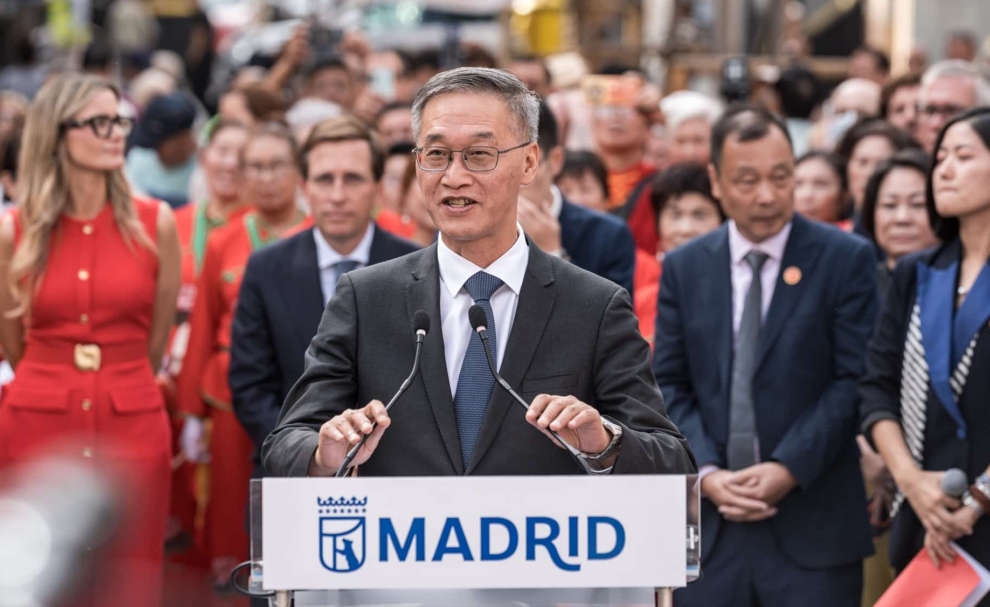 El embajador de China en España, Yao Jing, durante la inauguración en Usera.