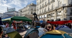 Las cautelarísimas de Ayuso para desalojar la acampada de Sol quedan en pausa hasta que se determine qué juez debe decidir