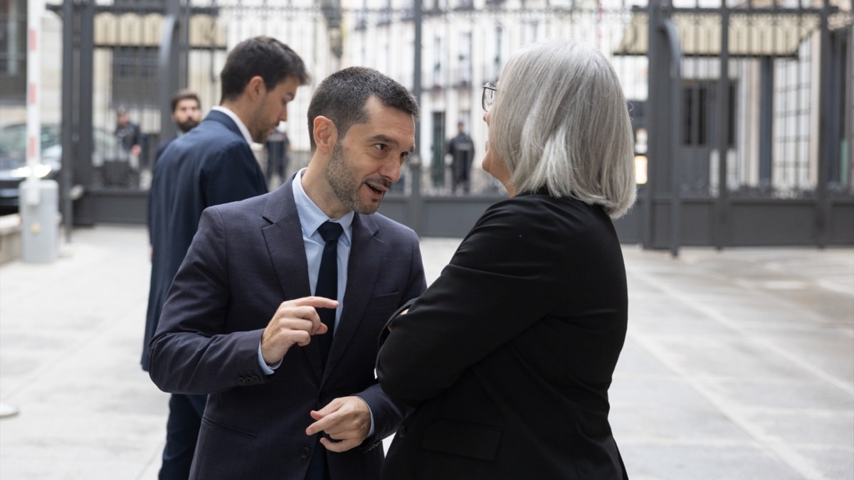 El ministro de Derechos Sociales, Consumo y Agenda 2030, Pablo Bustinduy, a su llegada al pleno que vota la convalidación de decretos de vivienda, este viernes