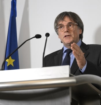 Puigdemont mantiene en el aire la fecha de su vuelta y celebra [...]