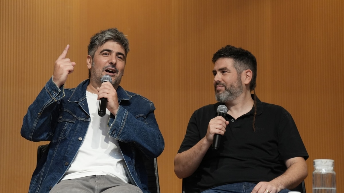 Los integrantes de Estopa, David Muñoz (i) y José Manuel Muñoz (d), en la presentación del disco y gira