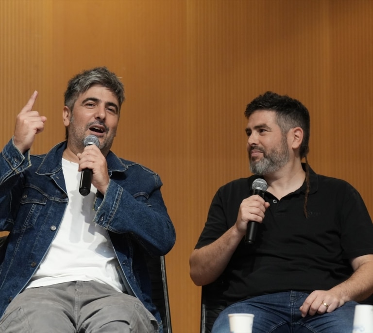 Estopa recupera sus canciones inéditas de los 90 con 'La Maketa' y anuncia gira de estadios en 2027