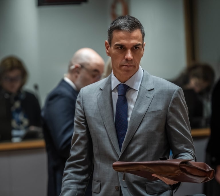 La Junta Electoral advierte a Sánchez que bordea "el límite de lo admisible" en su deber de "neutralidad institucional"