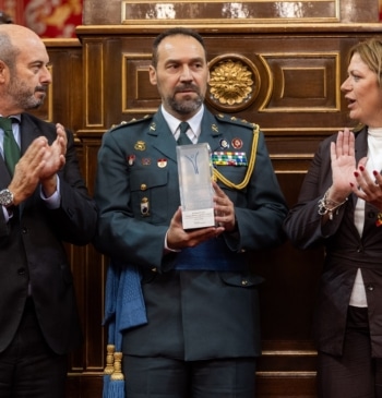 El jefe de la UCO recibe en el Senado el premio 'Verdad, [...]