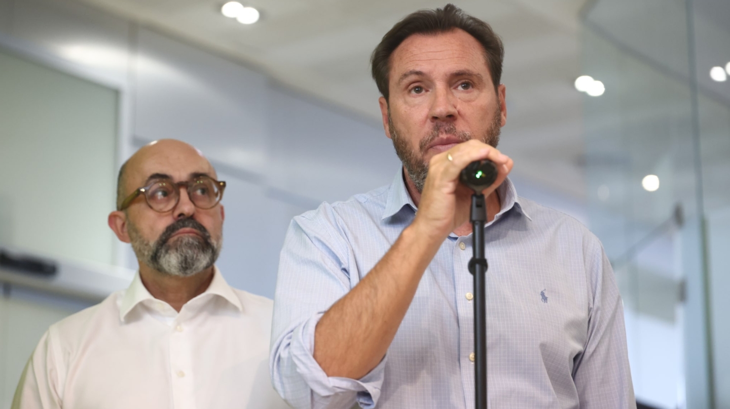 El ministro de Transportes y Movilidad Sostenible, Óscar Puente, durante una rueda de prensa, en el Centro de Gestión de Red H24 de Adif, a 28 de octubre de 2026, en Madrid (España). Dos trenes han colisionado en la mañana de este miércoles, 28 de octubre, en la estación de la localidad toledana de Urda. La última cifra de fallecidos es de 64, aunque se sigue trabajando en el lugar de los hechos. Eduardo Parra / Europa Press 28 OCTUBRE 2026;TRENES;ACCIDENTE;URDA 28/10/2026