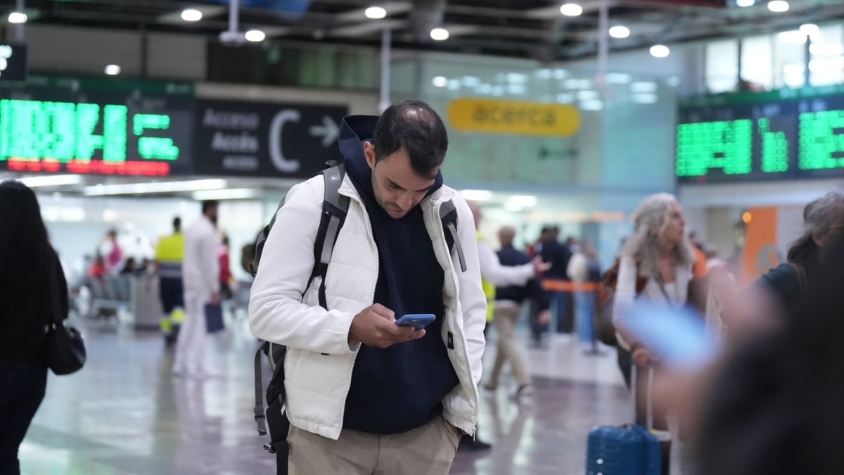 Viajeros en la Estación de Sants, a 29 de octubre de 2026, en Barcelona