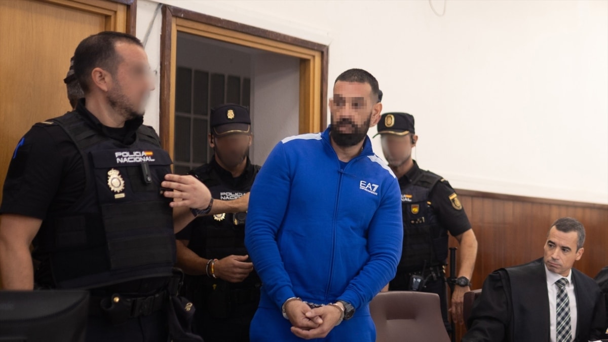 (Foto de ARCHIVO) El acusado principal, M.S., durante la segunda sesión del juicio por el asesinato de El Torrejón en Huelva