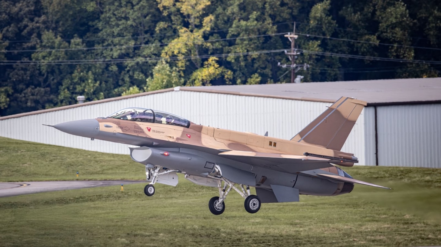 Despegue del caza F16 de Marruecos en Estados Unidos