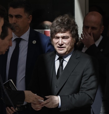 Juanma Moreno y Albiol critican los "exabruptos" de Milei mientras Ayuso sale [...]