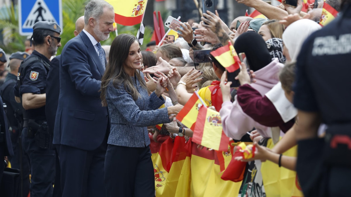 Los reyes en la orilla de España