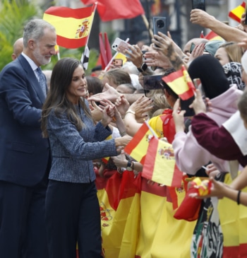 Los reyes en la orilla de España