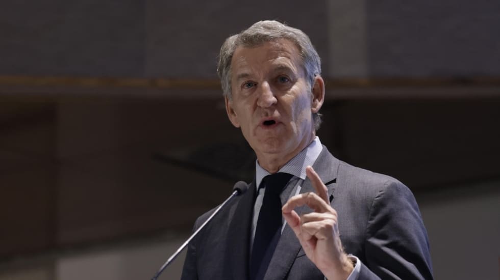 Feijóo responsabiliza a Sánchez de los disturbios de Barcelona y le advierte que está "jugando con fuego"