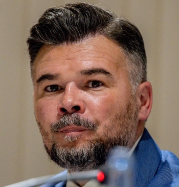 Rufián renuncia a liderar el Frente Amplio y encabezará la lista de [...]