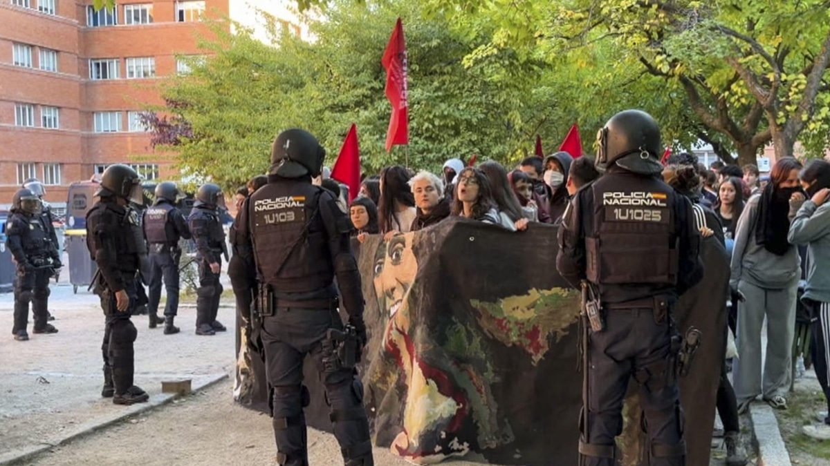 Arranca la huelga indefinida de la educación en Madrid con cargas y cinco detenidos