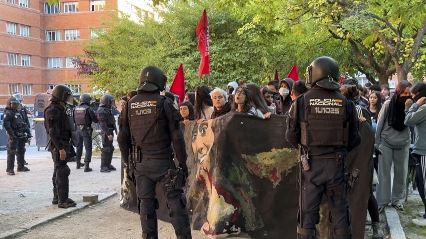 Arranca la huelga indefinida de la educación en Madrid con cargas y cinco detenidos