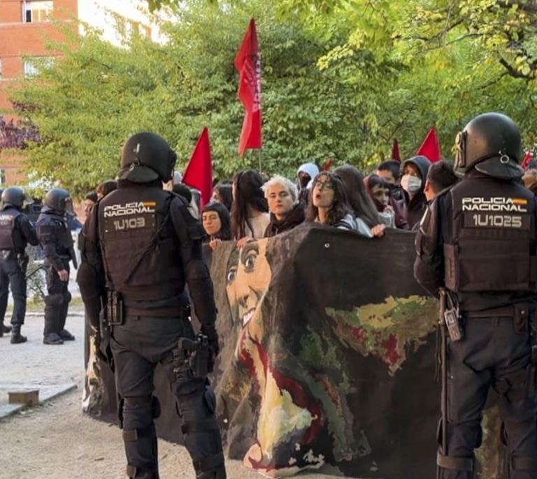 Cortes en la Castellana, cargas policiales y cinco detenidos en la primera jornada de huelga por la educación pública