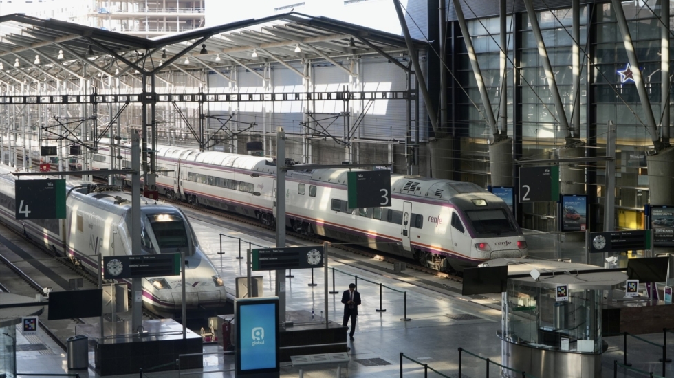 Consternados y con servicios mínimos del 75 por ciento: los maquinistas de Renfe van a la huelga en el día más difícil 