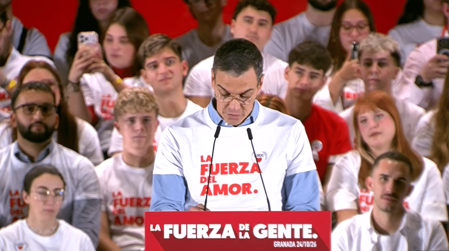 Sánchez lee un poema de Lorca en su mitin de Granada y reivindica "la España que no borra su memoria"