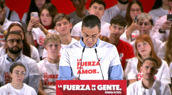 Sánchez lee un poema de Lorca en su mitin de Granada y reivindica "la España que no borra su memoria"