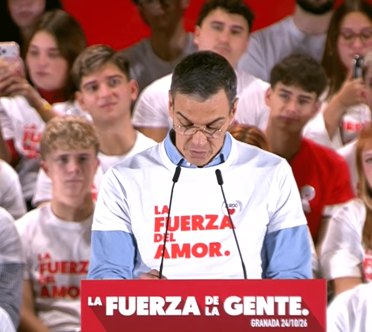 Sánchez lee un poema de Lorca en su mitin de Granada y reivindica "la España que no borra su memoria"