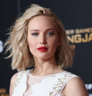 Jennifer Lawrence ha hablado sobre su vuelta como Katniss a 'Los juegos del hambre' y zanja el debate sobre su cambio físico tras las operaciones estéticas