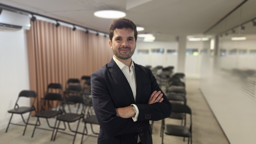 Jordi Aragonés dentro de la sede de Aliança Catalana.