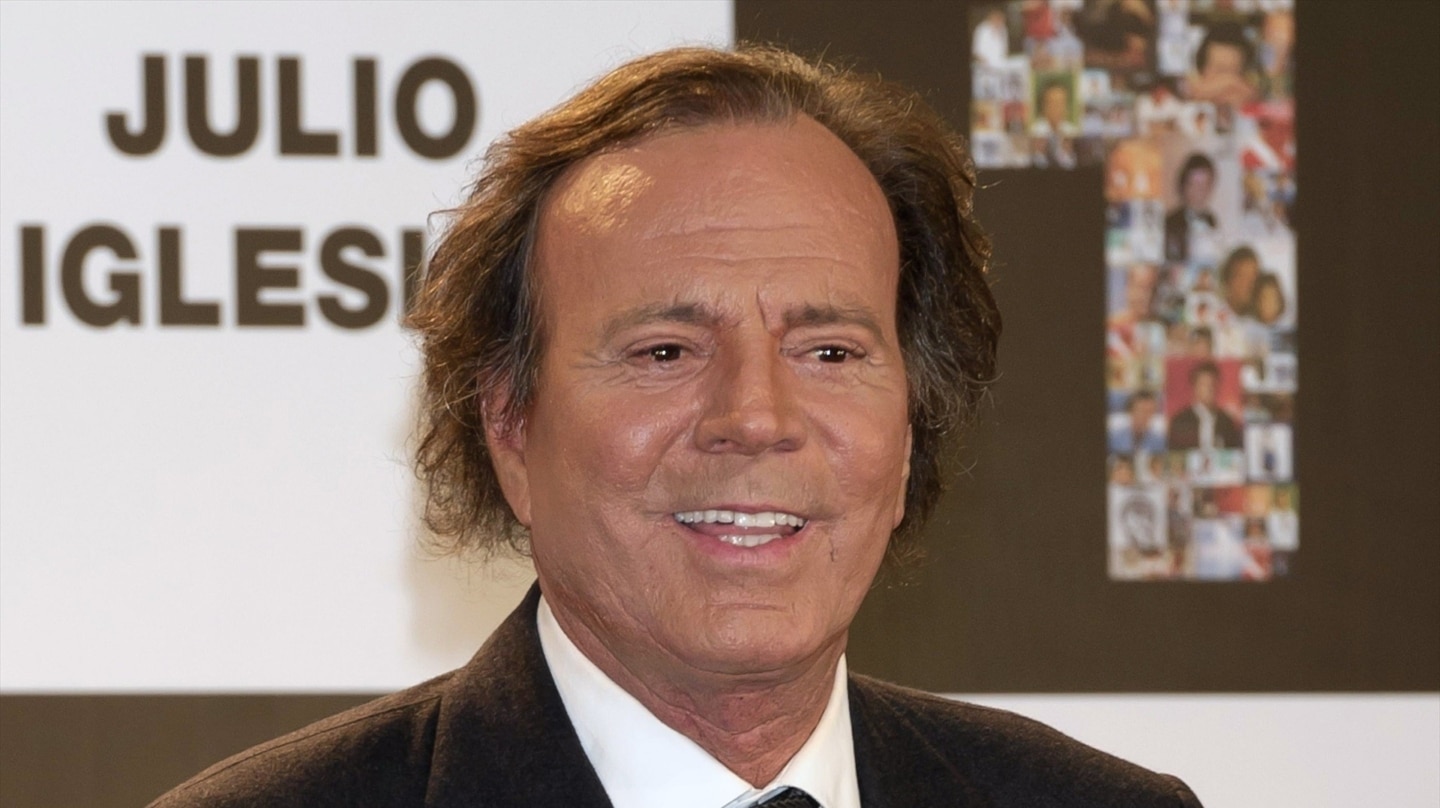 Julio Iglesias critica la "falta de cuidado" tras el accidente ferroviario de Toledo