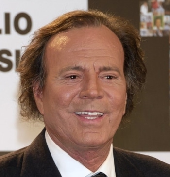 Julio Iglesias critica la "falta de cuidado" de las infraestructuras tras el [...]