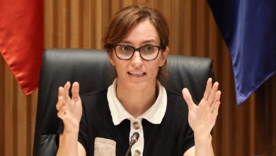 La Unión de Militares de Tropa exige una "inmediata rectificación" a Mónica García y pide a Robles que condene sus palabras contra los militares desplegados en Ceuta