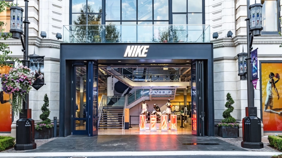 Nike para el día en que guardas las sandalias: cuatro zapatillas que no llegan a 100 euros y una baja un 49%