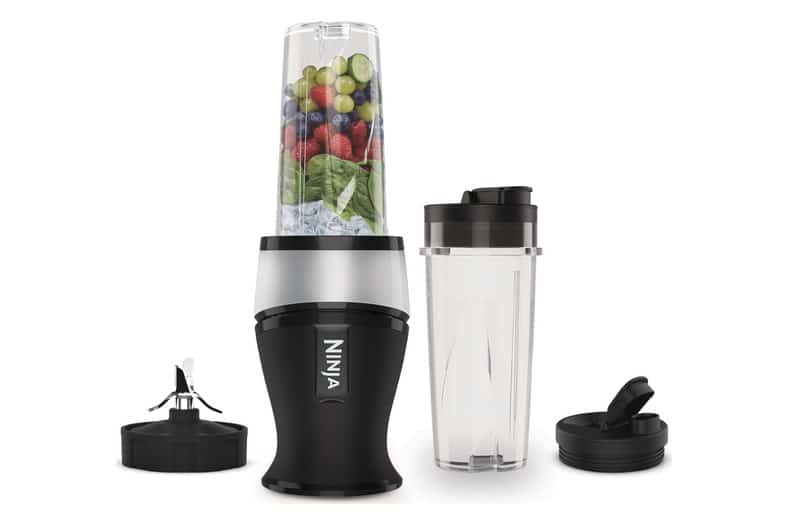 Batidora de vaso individual Ninja Slim QB3001EUS en plateado y negro con dos vasos y tapa con boquilla