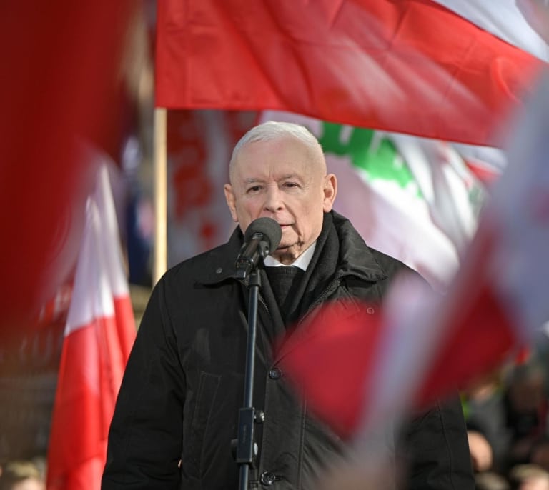La derecha populista polaca agita el Polexit con vistas a la campaña de 2027