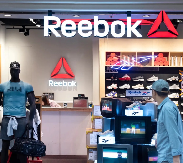 Por fin las Reebok Zig Dynamica 6 bajan a mínimos con un 44% menos: valen para correr y para el resto de tus entrenos