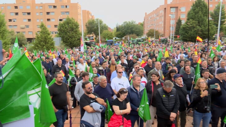 Decenas de tractores protestan en Toledo para mostrar su "hartazgo" por la situación del campo en Castilla-La Mancha