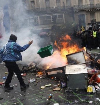 Las protestas de estudiantes y la violencia incendian Francia