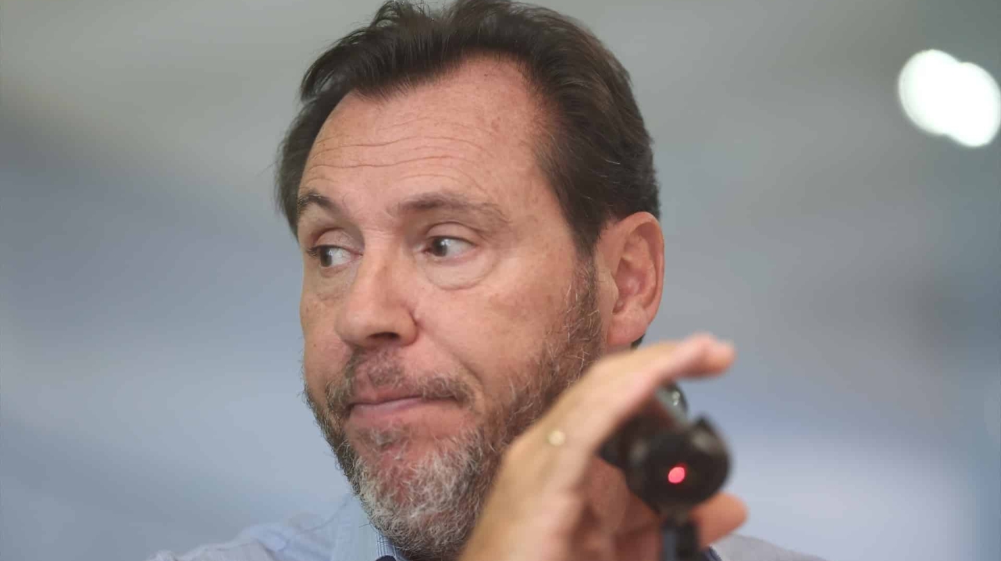 El ministro de Transportes, Óscar Puente, durante su comparecencia desde Atocha este miércoles, tras el accidente ferroviario de Urda (Toledo)